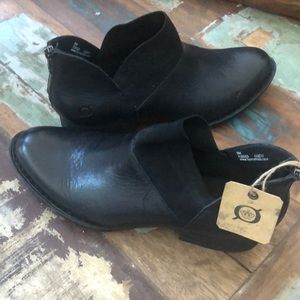 Born Black leather ankle shoe
